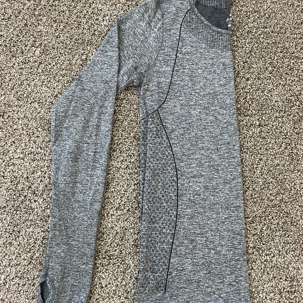 Nike long sleeve thumb holes - Picture 3 of 6